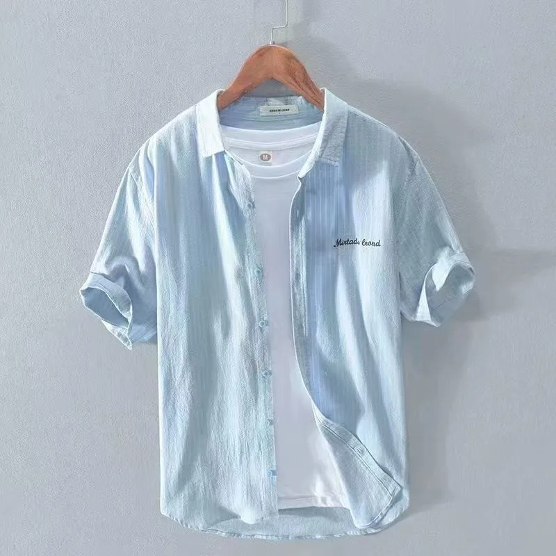 Camisa de manga curta para homens no verão, fina, estilo Hong Kong, sofisticada, camisa listrada xadrez, seda gelada casual