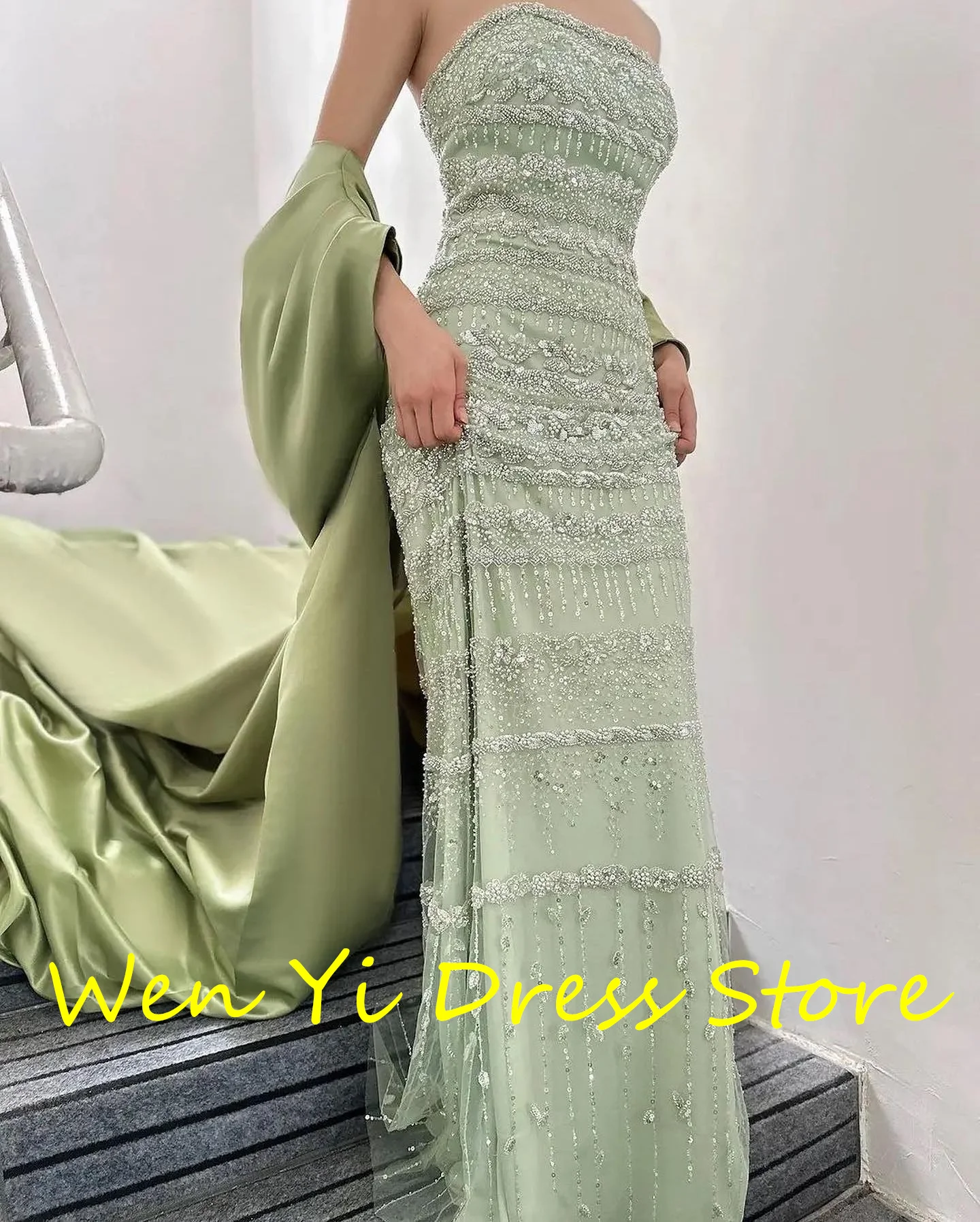 Customized Luxury and High Quality Lace Sequined Crystal Evening Dress Formal Chapel Train Sleeveless Tulle Strapless Prom Gowns