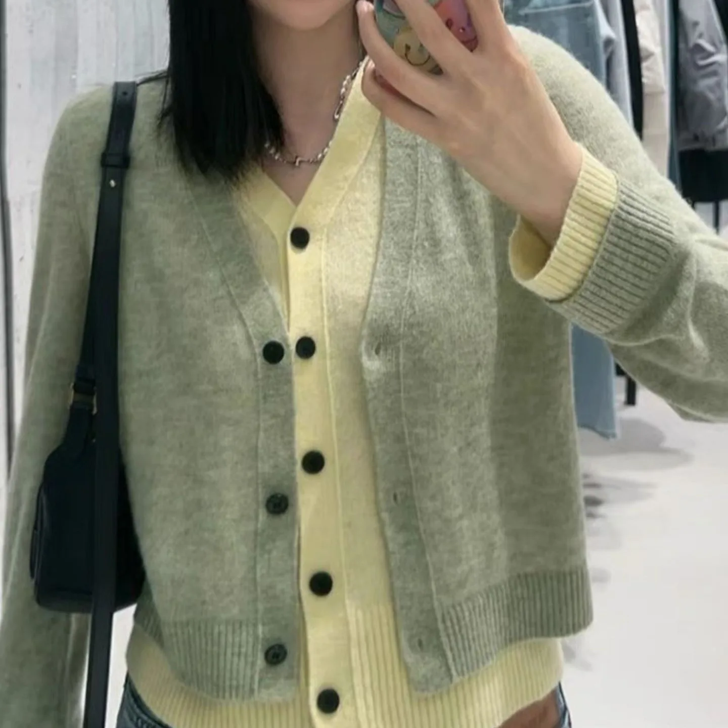 

Весна 2025 Ele для похудения, V-Ne Color Blo, вязаный открытый кардиган, топ Sli, искусственный комплект из двух предметов, обычная тонкая мужская одежда