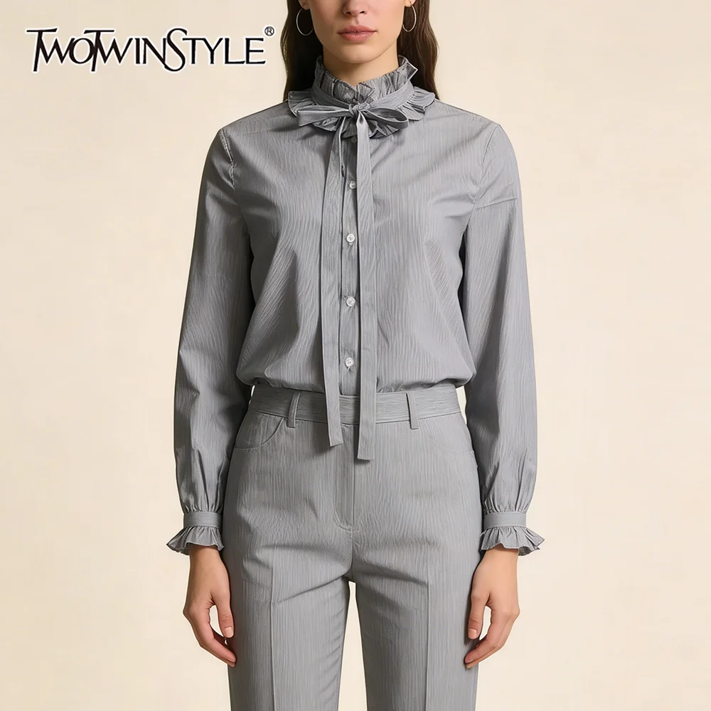 TWOTWINSTYLE قمصان مكتب أنيقة مخططة للنساء تكدرت طوق التعادل التفاصيل طويلة الأكمام تكدرت الكفة ضئيلة قميص الإناث الربيع