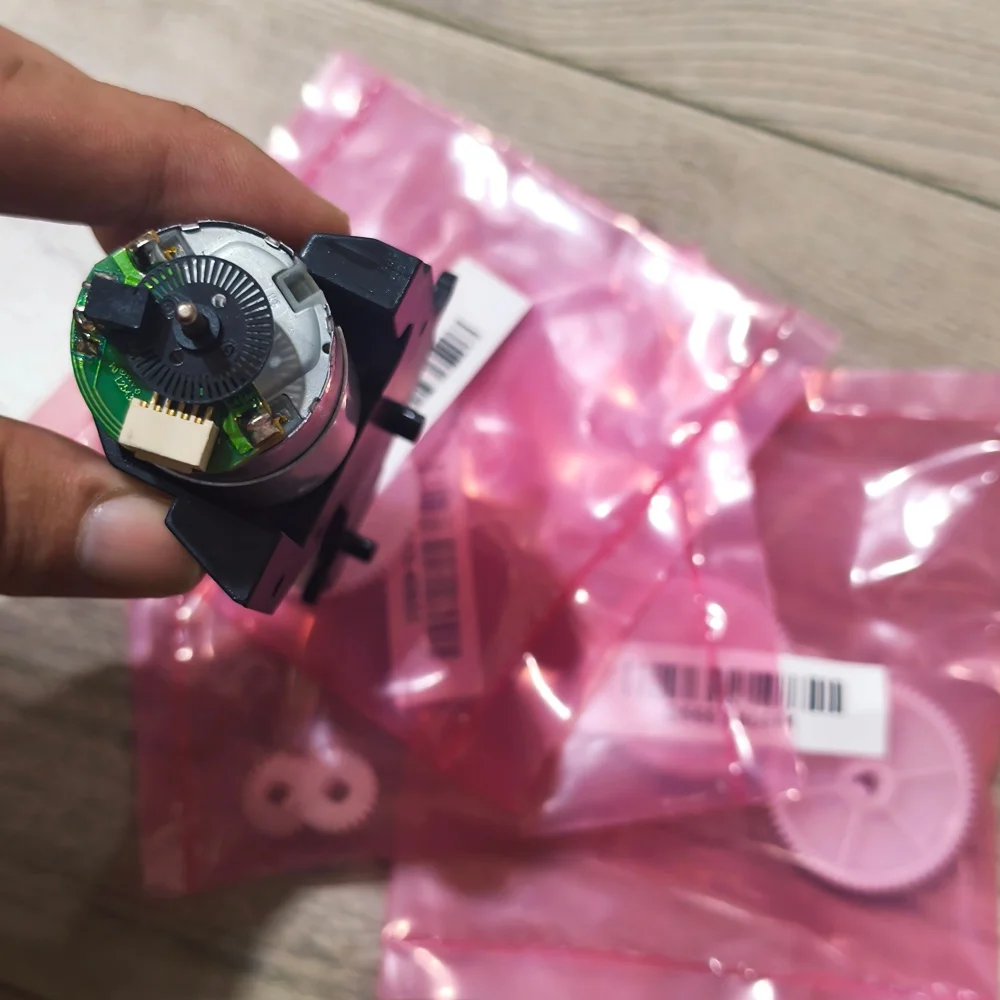 

Q6718-67017 Starwheel Motor For Designjet T610 T620 T770 T790 T795 T1100 T1200 T2300 Z2100 Z3100 Z3200 Z5400