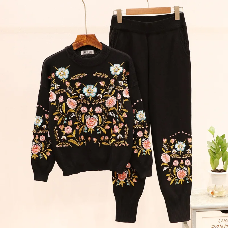 

Fashion Knitted Two Piece Set Women Loose Embroidery Tracksuits Beading Peacock Flower Sweater Pencil Pants Outfits 2pc Female