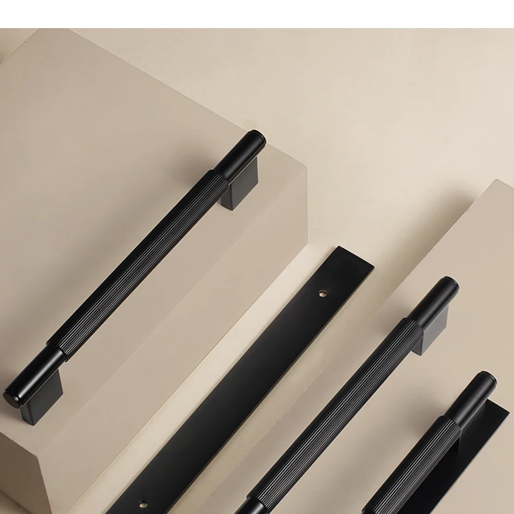Dooroom Massiver Messinggriff in Schwarz mit Geradlinigem Muster, Moderner Stil, Schrank- und Kühlschranktürgriff, Schubladenknöpfe, Hardware-Griffe – Detail 4