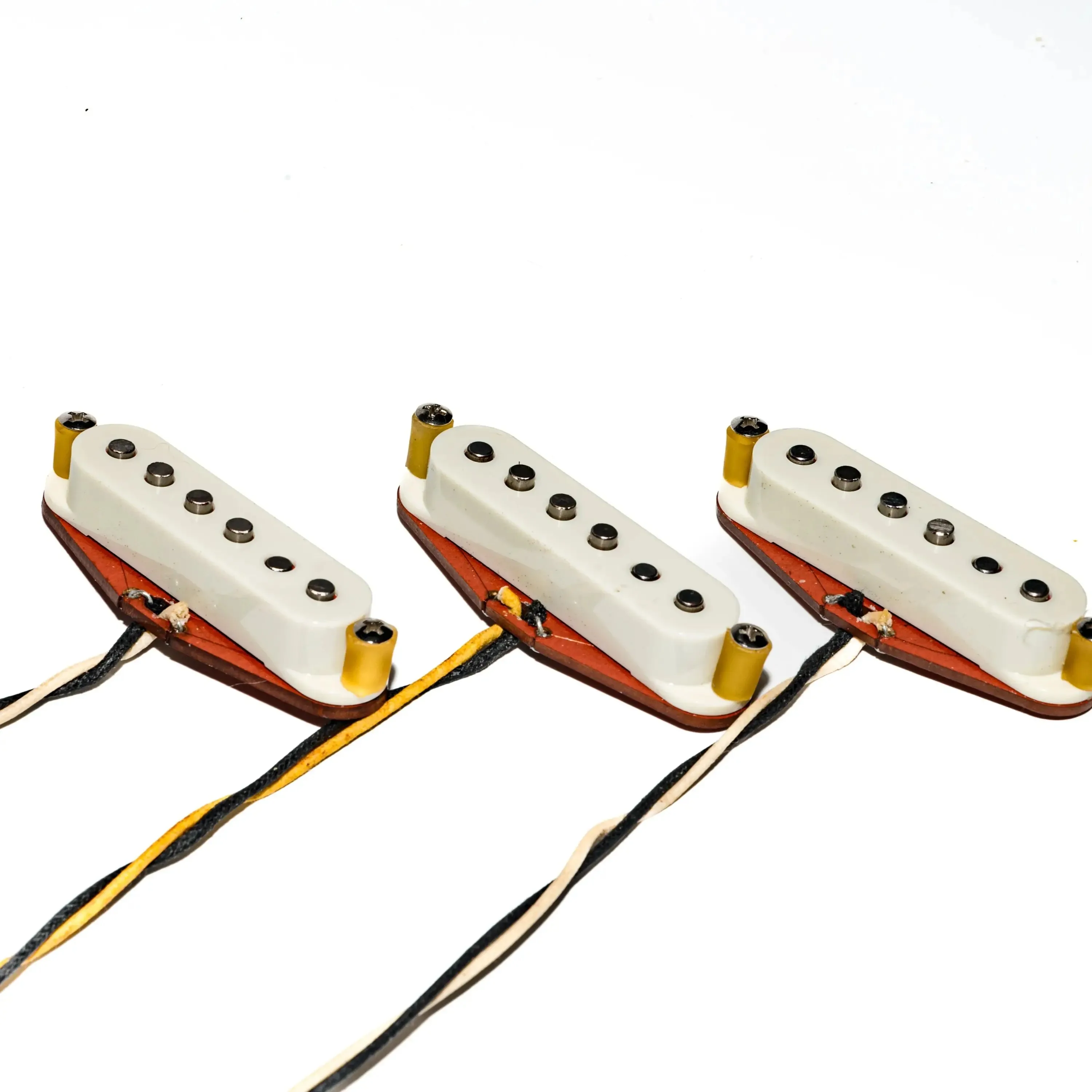 Ensemble de micros à bobine unique ST Style Vintage '57 pour Stratocaster-micros de guitare électrique SSS faits à la main avec panneau de fibres rouge (1 jeu)