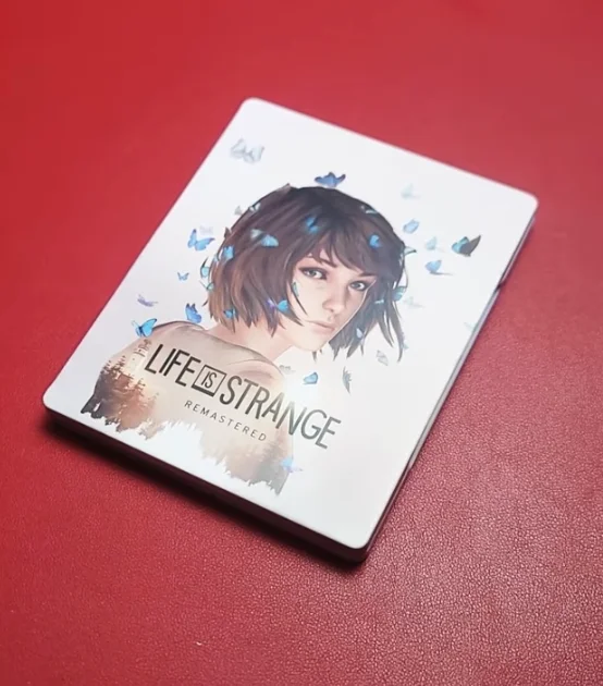 Life is Strange Remastered Collection Edición del Reino Unido Caja de Fantasía de Steelcase (Disco del Juego no Incluido)