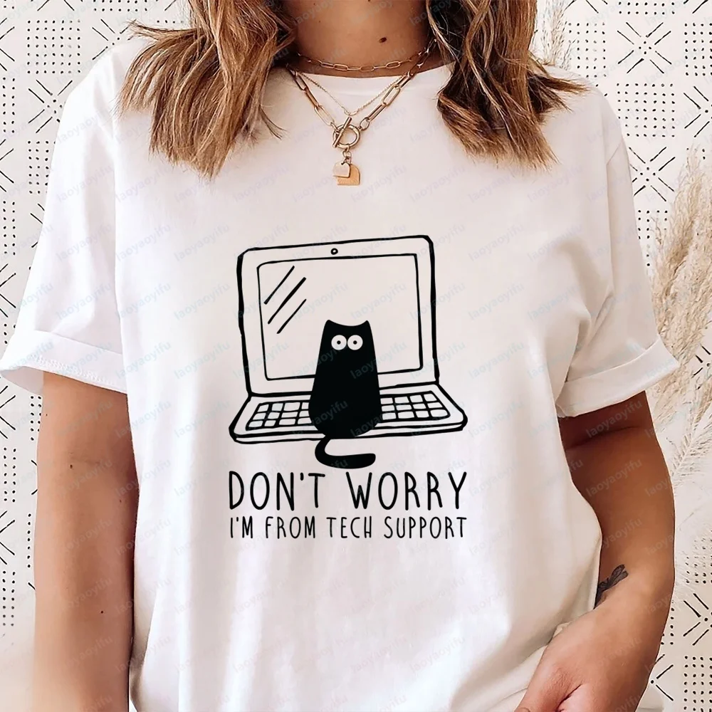 I'm From Tech Support - A Casual Trendy Short-sleeved T-shirt with A Neutral Style, Suitable for Both Men and Women.