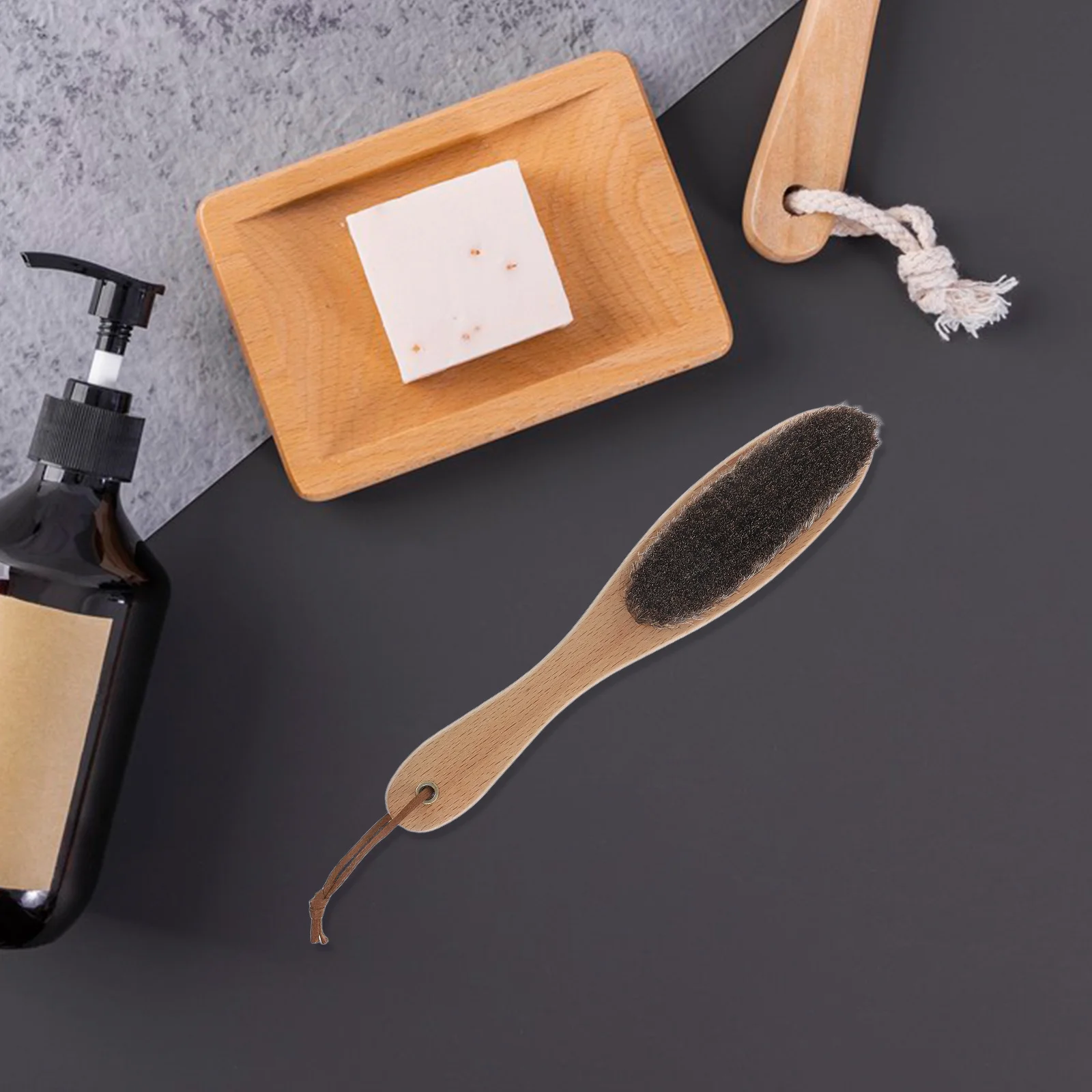 فرشاة ناعمة من شعر الخيل مع مقبض خشبي، أداة إزالة الغبار، أداة تهذيب الجسم خفيفة الوزن ومحمولة للعناية بالحيوانات الأليفة