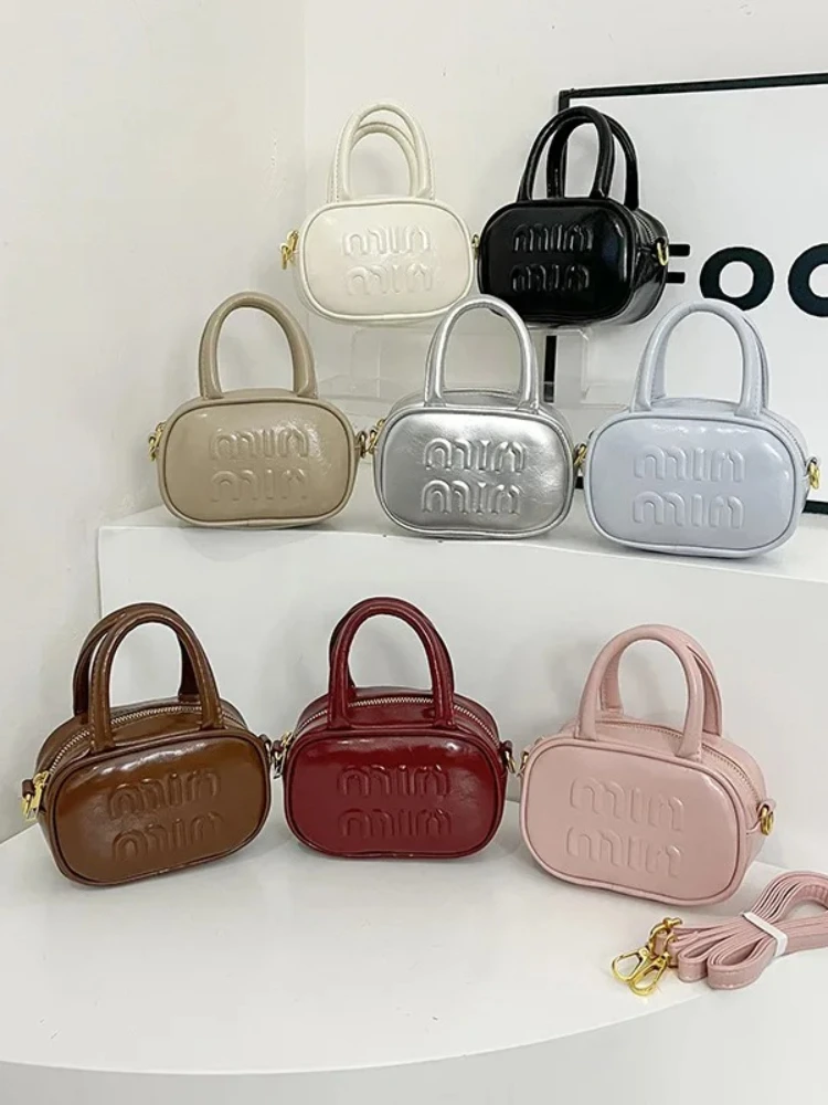 

2025 Silver Square Bag, Girls Vintage Crossbody Purse for Kids, Chic Shoulder Tote, Minimalist Day-to-Night Bag, Textured Sling