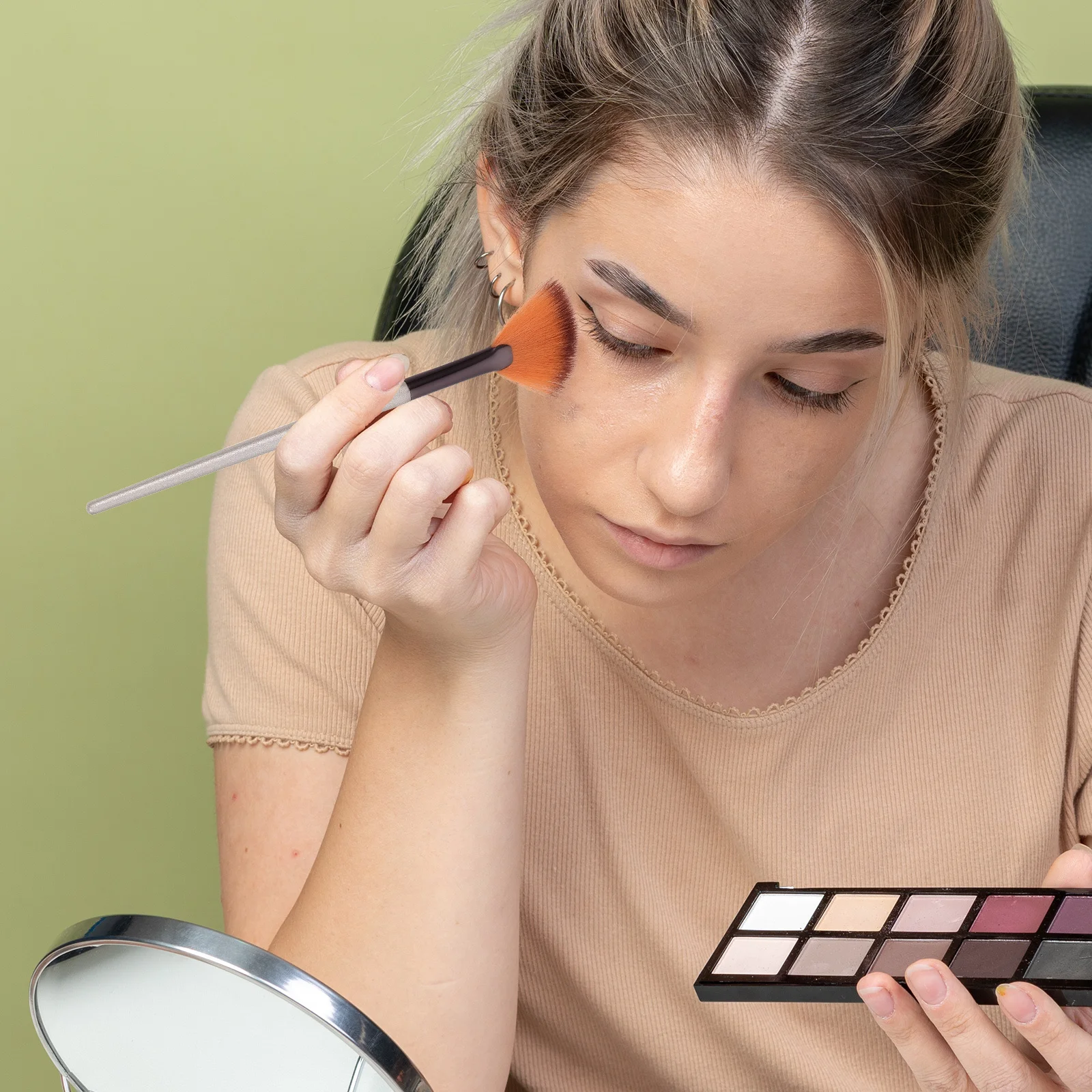 

Wooden Handle Makeup Brush Set Synthetic Nylon Bristles Fan Shape Powder Face Tool For Daily Professional Use