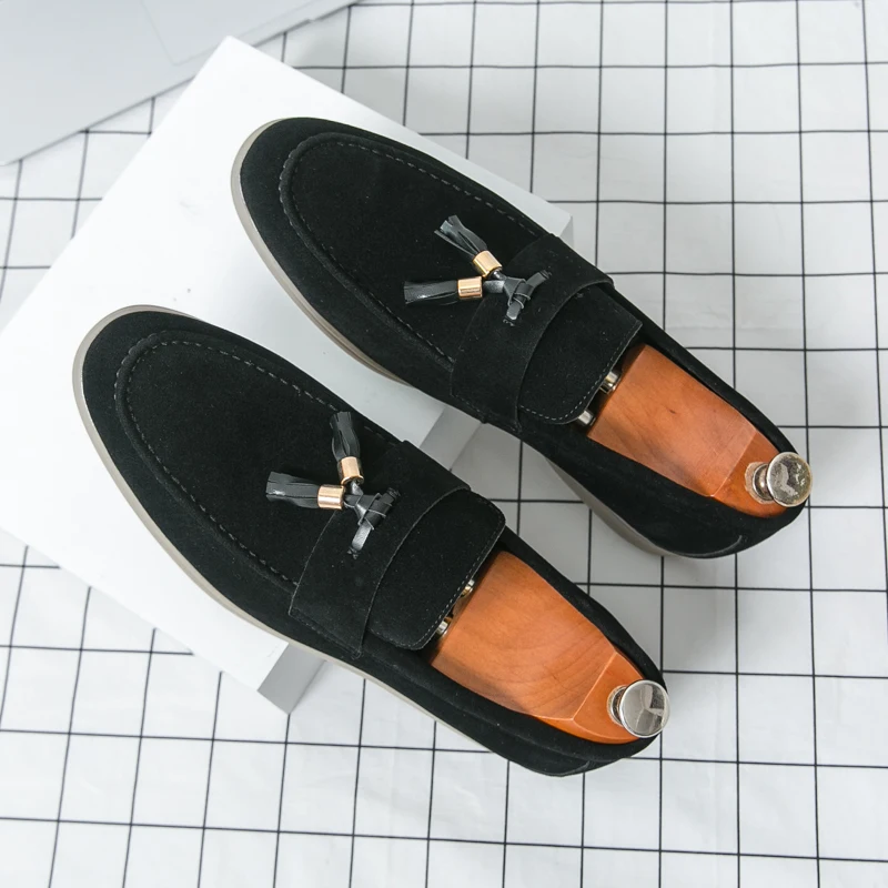 

Мужские комфортные лоферы с кисточками и острым носком из матовой кожи, весенняя новинка, замшевые деловые повседневные кожаные туфли для банкетов от люксового бренда