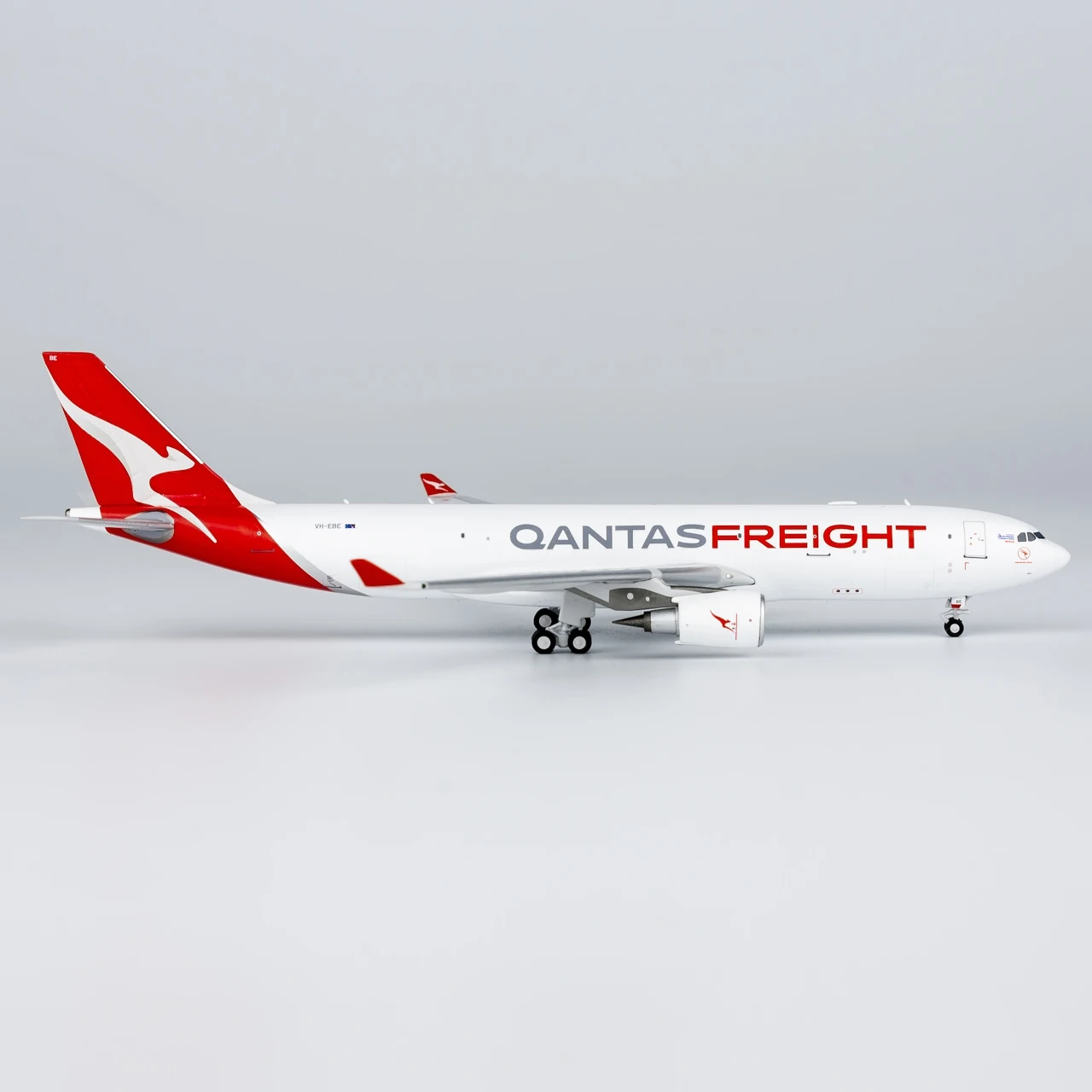 61091 Alloy Collectible Plane Gift NG Model 1:400 Qantas Freight Airbus A330-200 Diecast Aircraft Jet Model VH-EBE