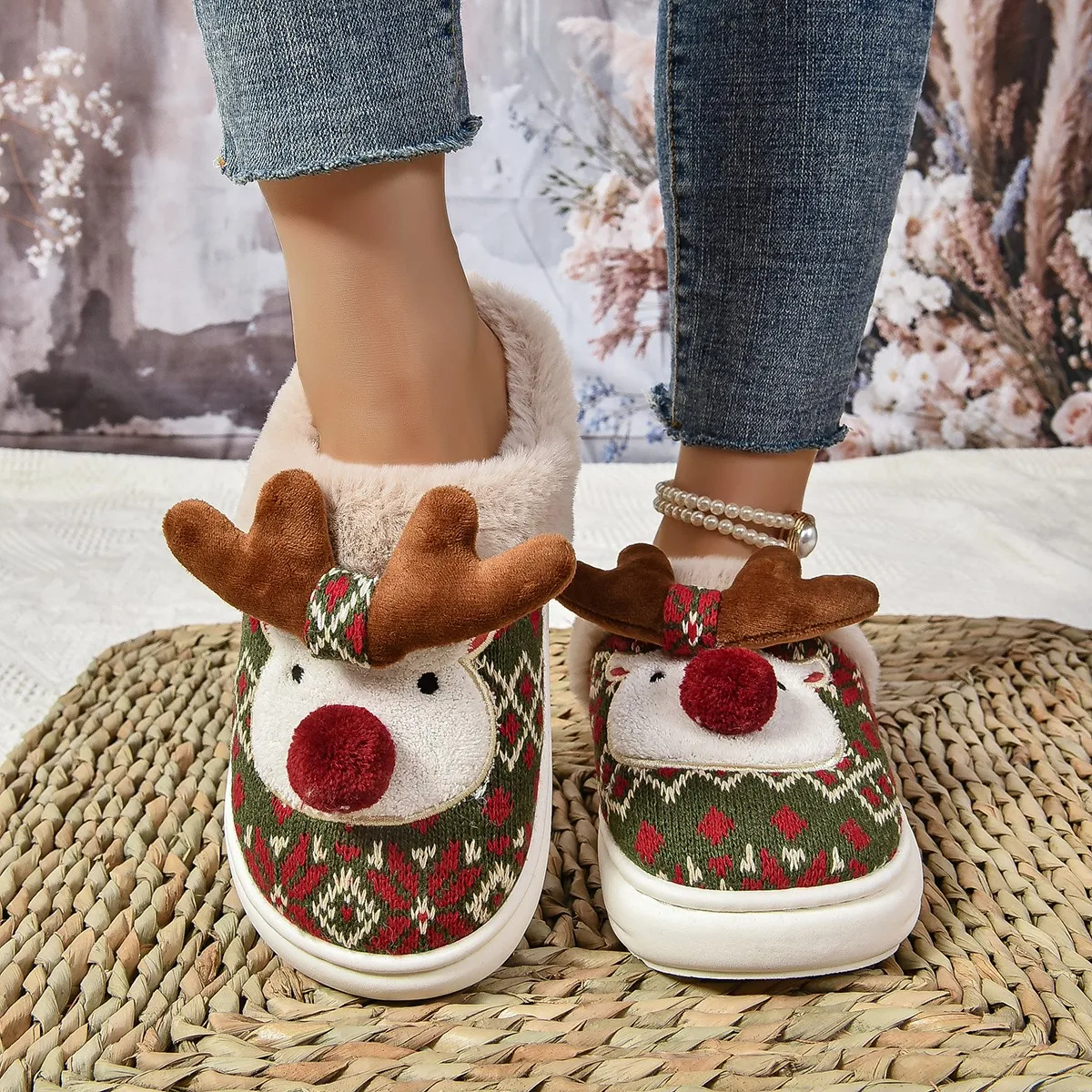 Warm and Fashionable Home Slippers Soft Soled Women Christmas Reindeer Winter Household Cartoon Cotton Slippers Slides Women