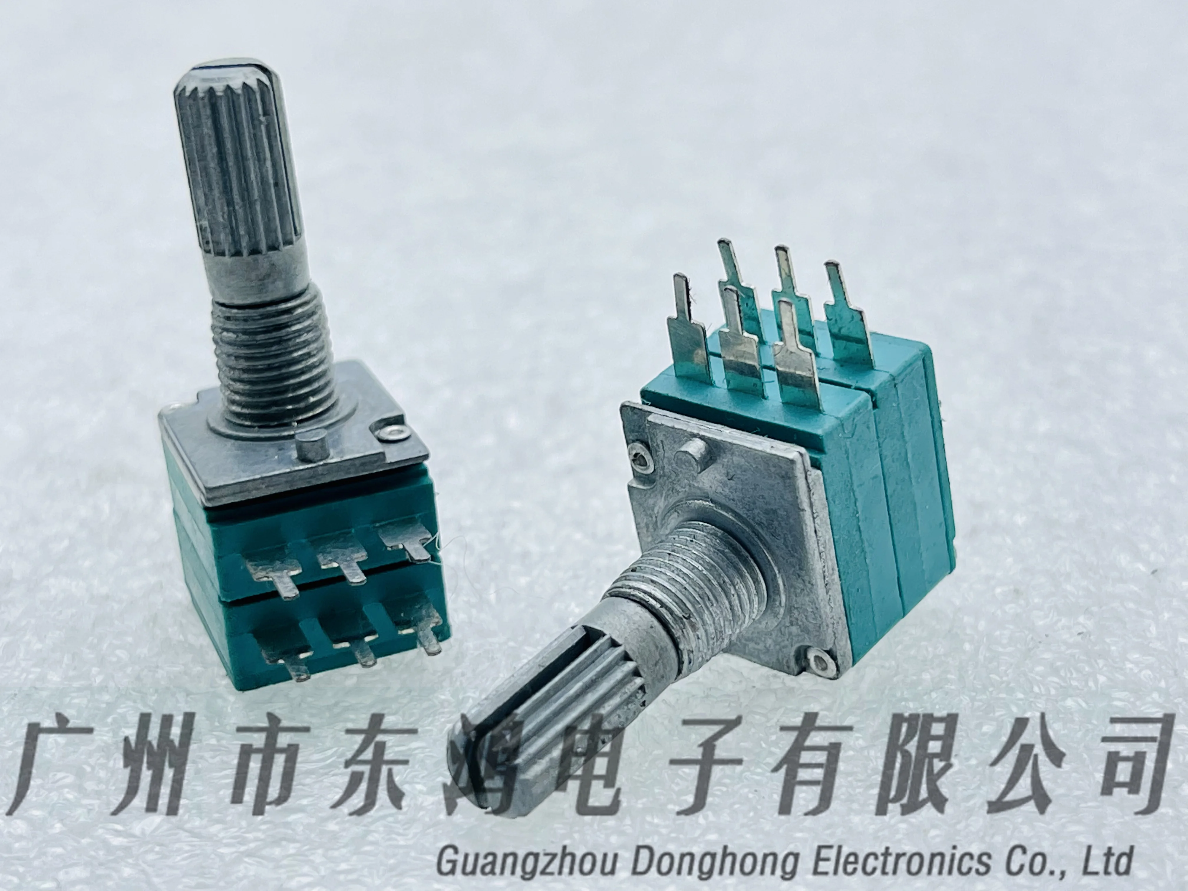 1PCS High quality precision potentiometer 6-pin A10K power amplifier sound table volume adjustment shaft length 20mm
