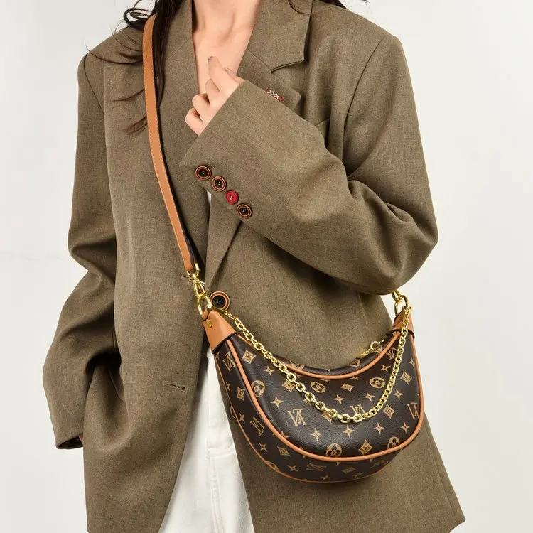 

Minimalist Unique Leather Diaper Bag For Women Luxury Vintage Designer Large Capacity Fashionable Elegant Tote Bag