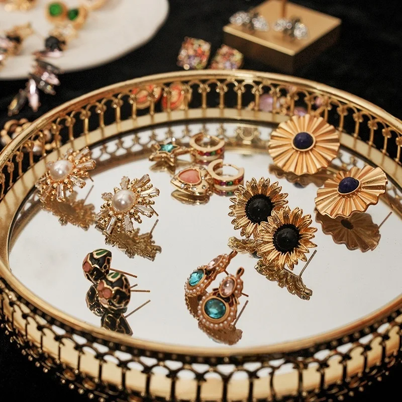 

Новые популярные винтажные серьги в стиле ретро, роскошные высококачественные серьги-гвоздики, изысканное качество изготовления, женские модные аксессуары, орнамент, подарки