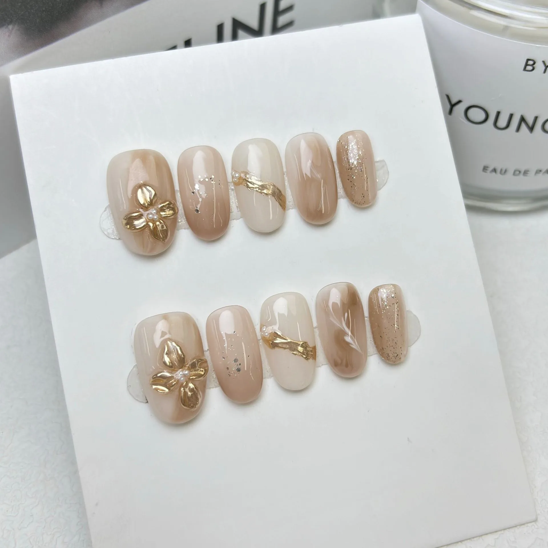 10 teile/beutel Retro Nude Farbe Vintage Bernstein Gold Glitter Getaucht Effekt Handgemachte Presse Auf Nägel Kurze Oval Abnehmbare Falsche Nägel