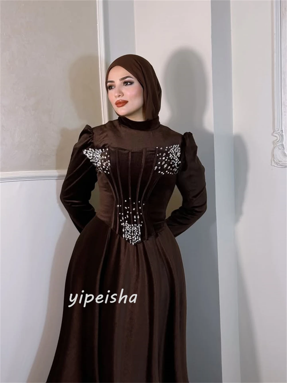 تخصيص الطراز الحديث الأزياء حجر الراين Ruched ألف خط عالية الياقة فساتين طويلة فساتين السهرة الأحجام المتاحة مطابقة الرجعية