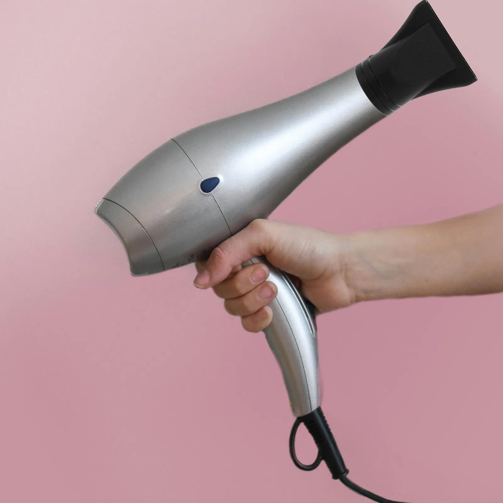 20個入りヘアドライヤーディフューザーノズルセット、ほとんどのドライヤーに対応、耐熱性のある頑丈なディフューザーアタッチメントで優しいカールを強化します。