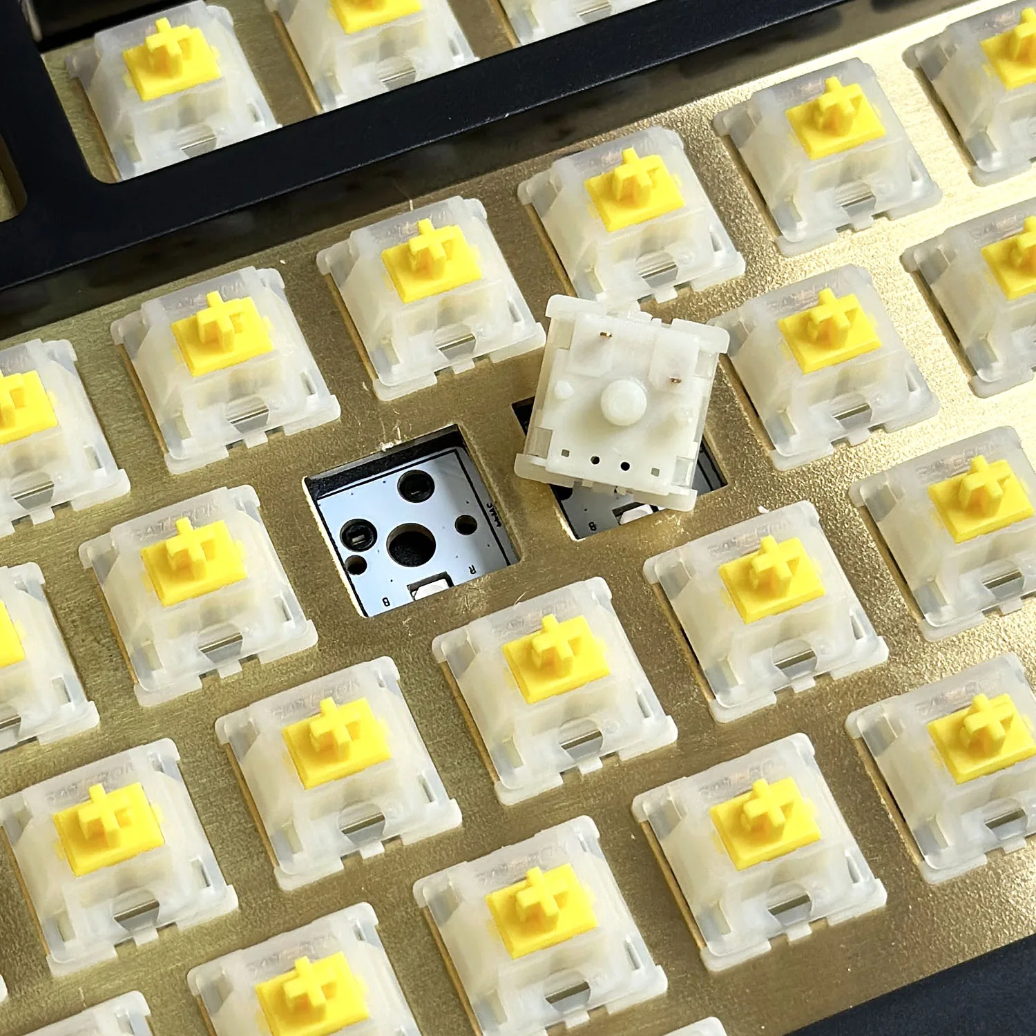 Interruptor amarillo con tapa Gateron/interruptores lubricados de fábrica de amarillo lechoso para personalización de teclado mecánico