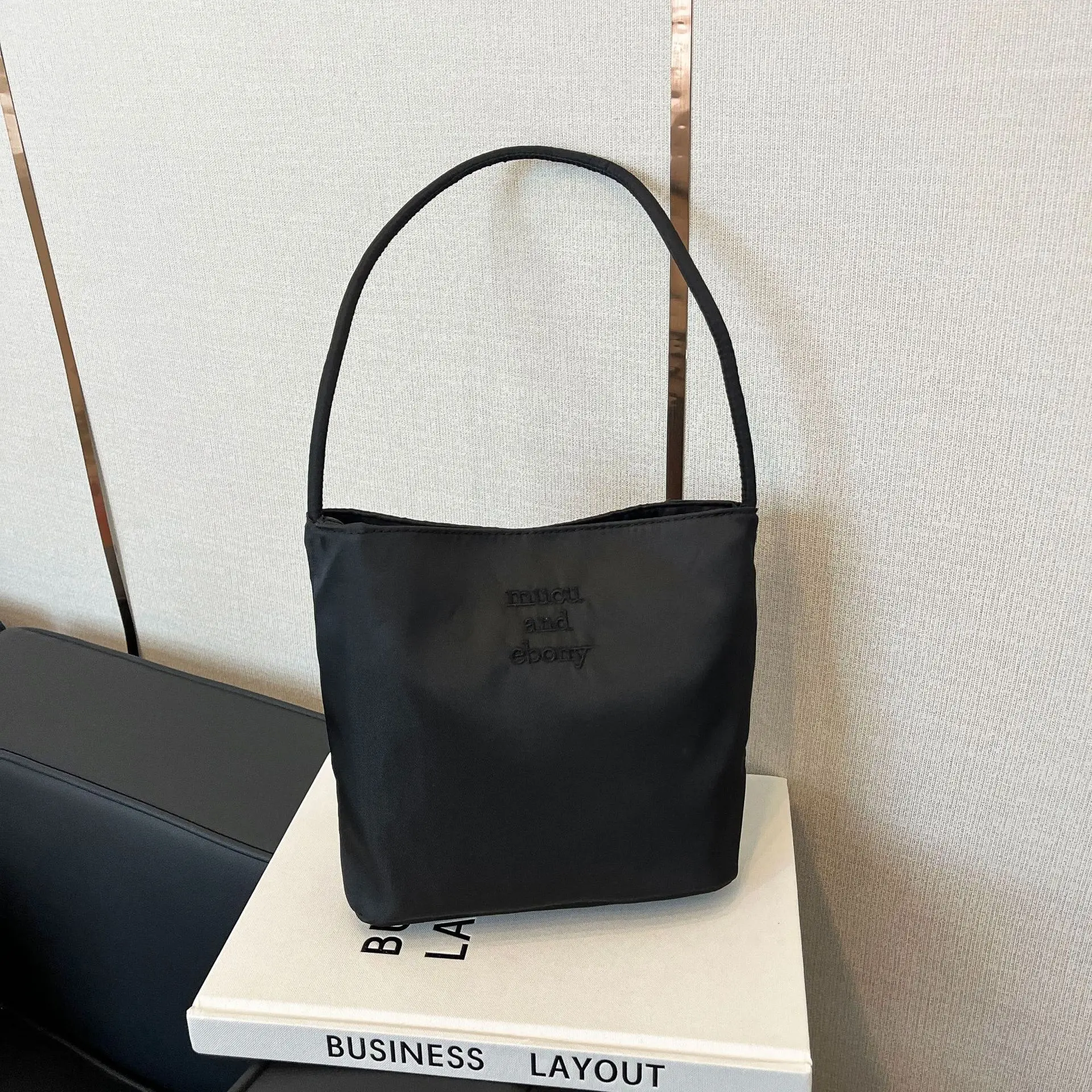 Women Embroidered Small Square Bag, Bucket-Shaped Nylon Fashion Trendy Commuter Bucket Bag, Portable Single-Shoulder Bag