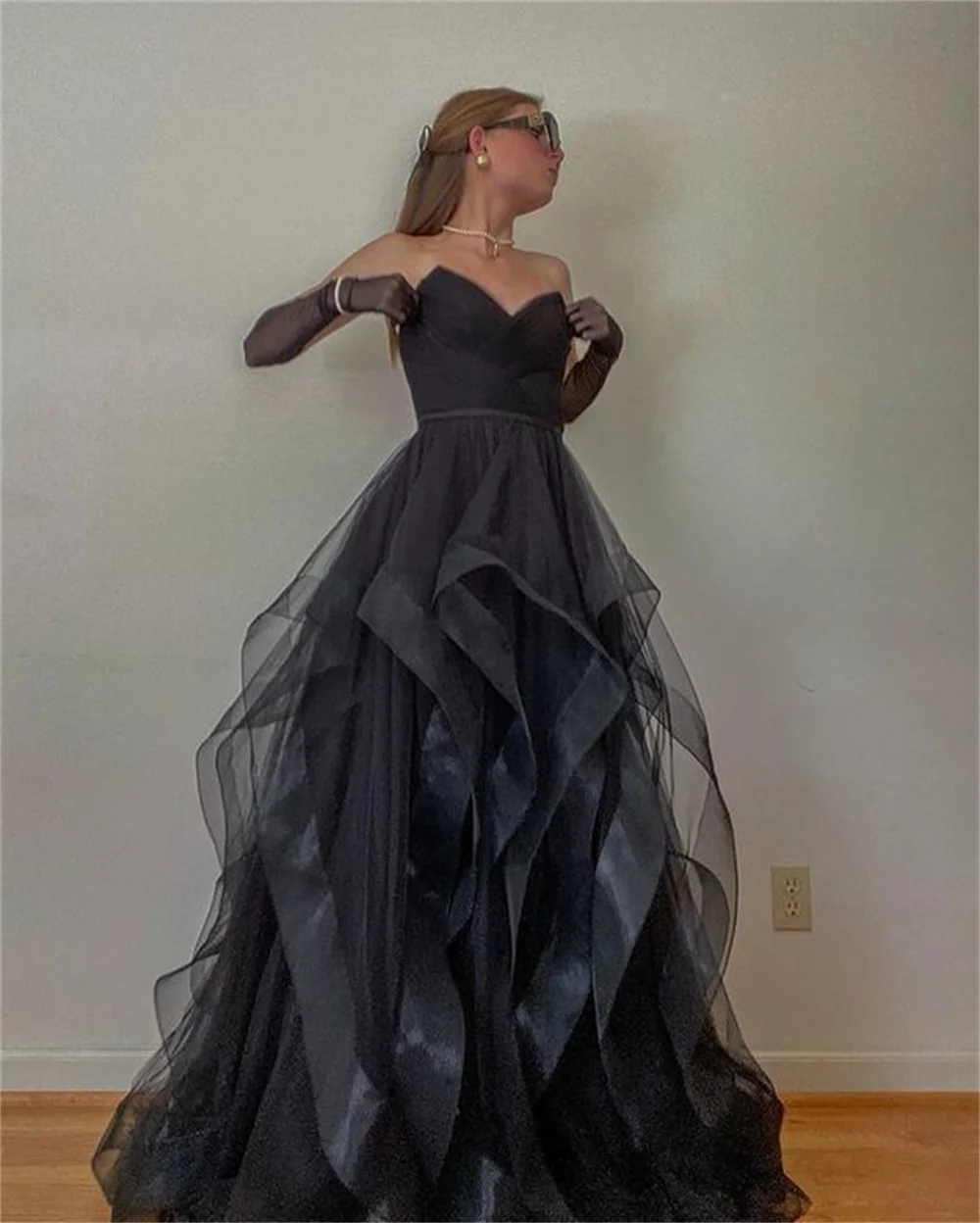 Amanda Black A-line Evening Dress Sexy Edge Curl Prom Dress 2023 Strapless Party Dress With Gloves Gothic فساتين مناسبة رسمية