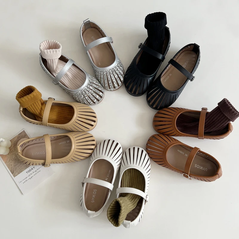 

Лучшая обувь для девочек, новинка 2023 года, летние сандалии для девочек, модная обувь из полой кожи, темпераментная обувь принцессы, элегантная детская обувь, дизайнерская обувь