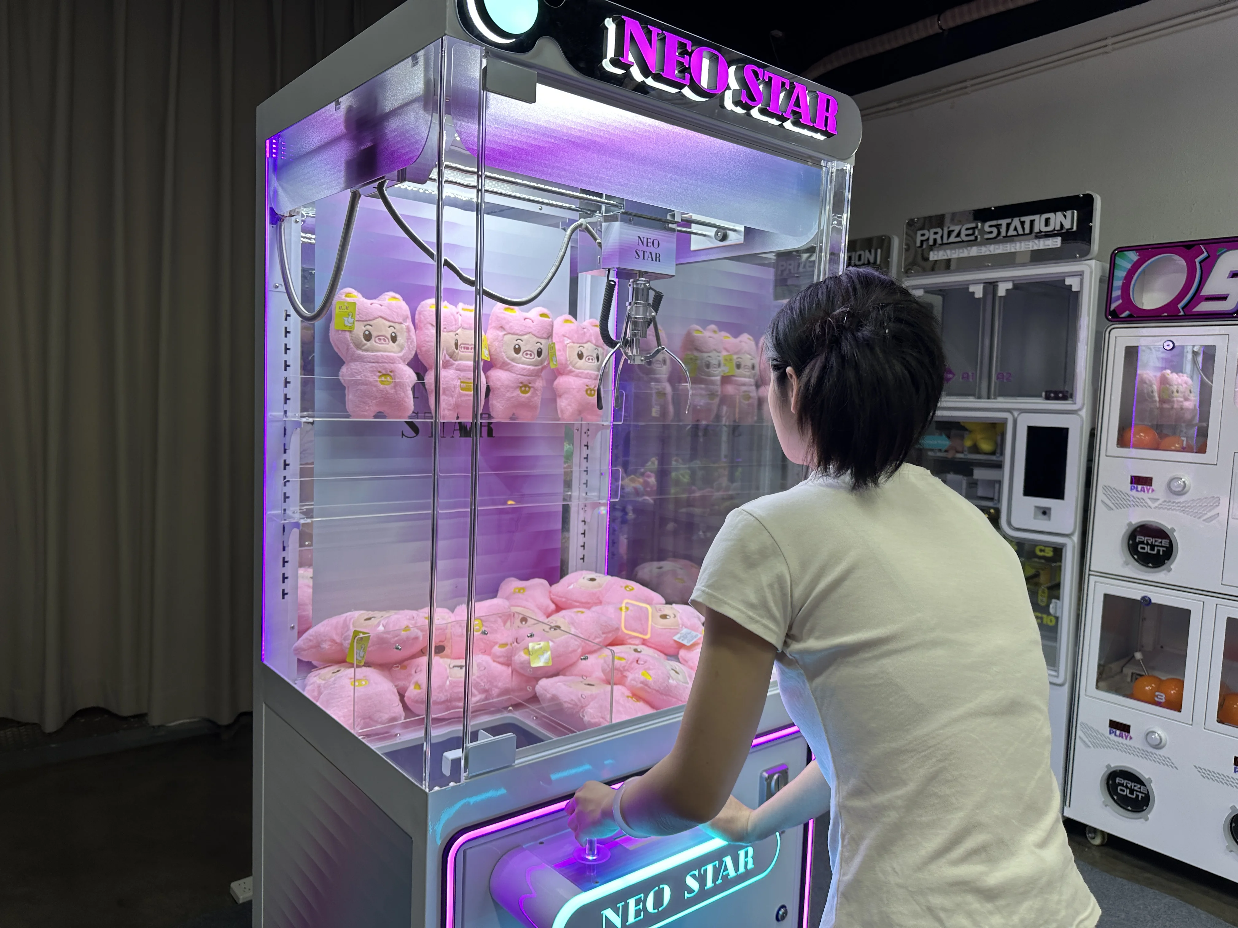 Coin Operated Claw Machine, 31 Inch Arcade Game, Prize Gift Crane, Credit Card Reader, Bill Acceptor, Neo Star Wooden Iron