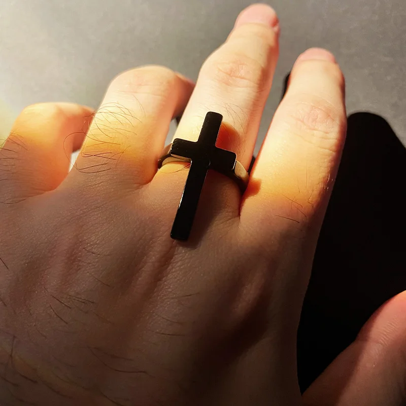 Bague croix noire classique pour hommes et femmes, bague gothique punk en acier inoxydable, accessoires unisexes, bijoux de créateurs, cadeau chrétien