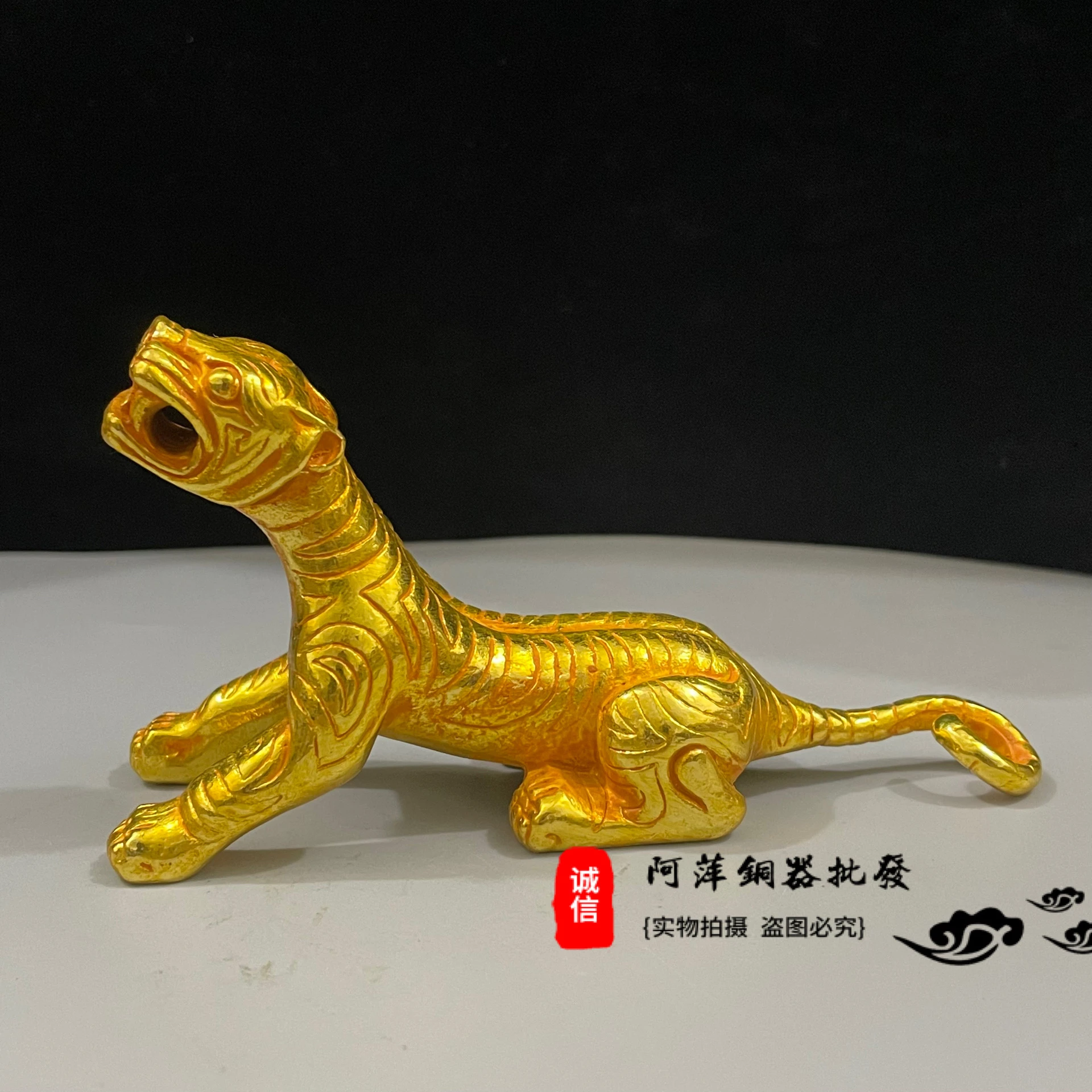 

Старая коллекция Qianlong, твердая позолоченная Тигр для игры с чайным домашним питомцем, бумага для обучения, линейка, ручка и украшение для дома