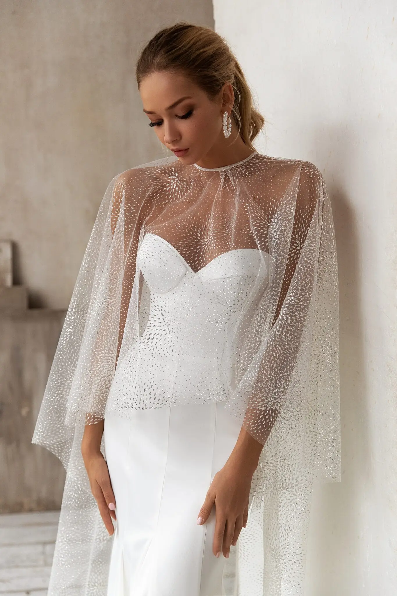 

Luxury Mermaid Wedding Dress Sparkly Cape Shiny Beaded Tulle Cloak Satin With Long Train Bridal Gown Court Train For Women