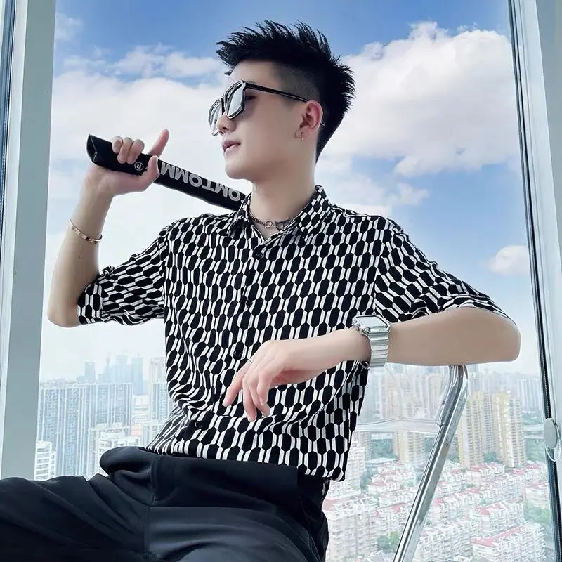 

Ice Silk Thin ort Sve Men's irt Summer Faion Brand High-End Feeling Upper Body Printed Diamond Pattern Slim Fit irt
