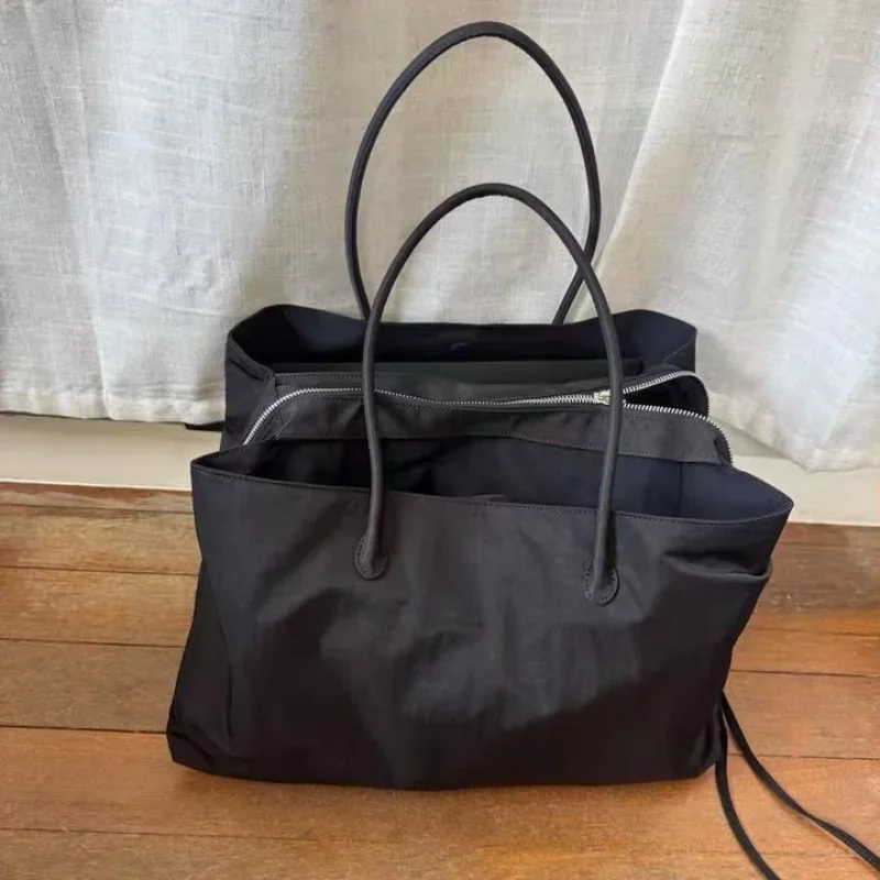 Koreanische schwarze Nylon-Handtasche, große Kapazität, minimalistische Damen-Einkaufstasche, modische Computer-Umhängetasche mit mehreren Fächern, Reisetasche – Detail 1