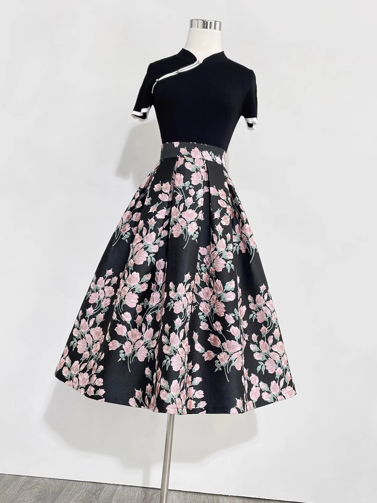

Spring and Autumn New Women's Half Skirt, Fashionable Chinese Style Jacquard A-line Commuting Fluffy Skirt