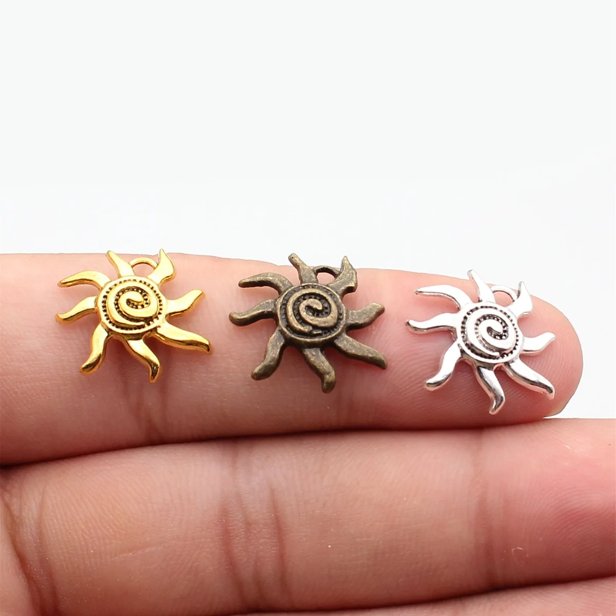 WYSIWYG 10 sztuk 19x17mm Sun Charm wisiorki do tworzenia biżuterii antyczne srebro kolor wisiorki słoneczne urok słońca do tworzenia biżuterii