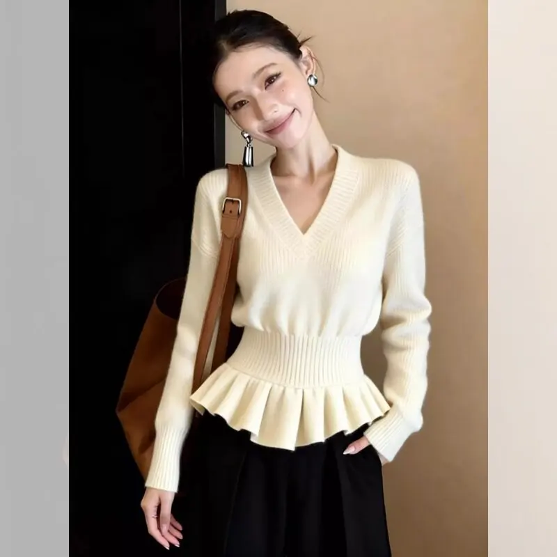 Korean Style Mature Light V-neck High-grade Beige Knitted Sweater Women's Winter New Waist-cinching Design Anti-aging Top
