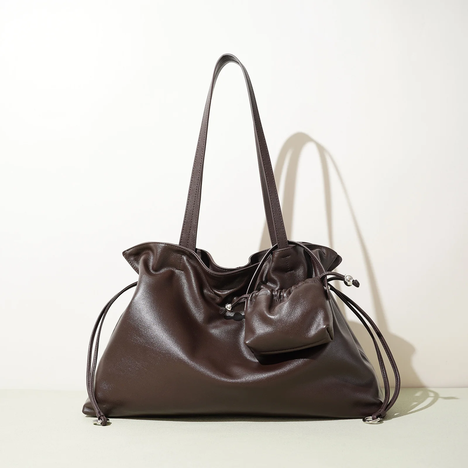 

Новая универсальная сумка-тоут из натуральной кожи 2026 года в стиле ретро для женщин: модная, для поездок на работу, путешествий, повседневная, на плечо