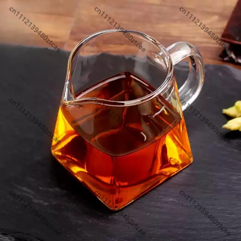 Large Capacity Thick Borosilicate Glass Tea Serving Pitcher, Heat‑Resistant Fair Cup With Tea Filter Strainer for Gong Fu Tea
