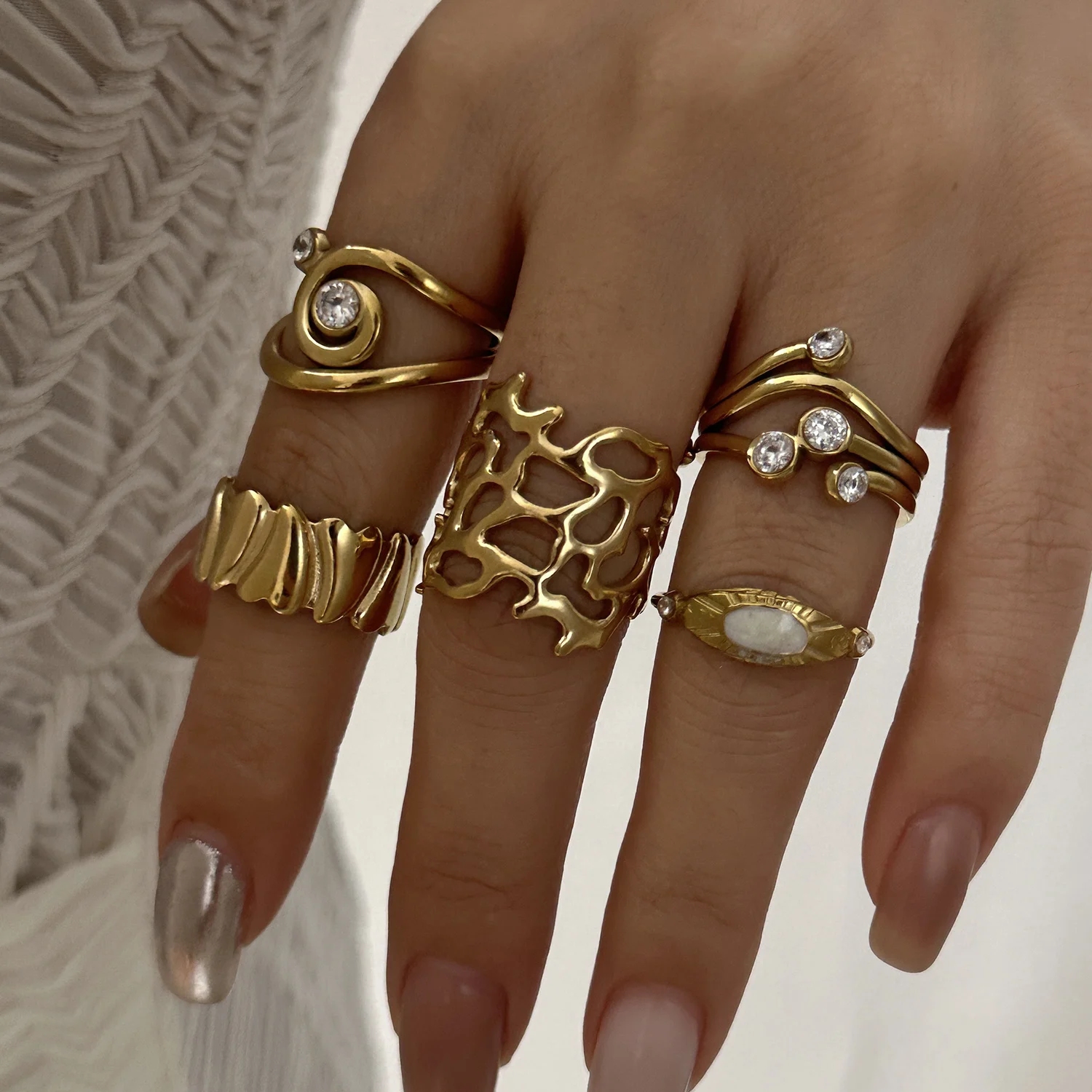 Eleganter Dreischichtiger Perlen-Ring mit Rosa Herzförmigem Stein für Damen Romantischer Statement-Stapelring Jubiläums-Schmuckgeschenke
