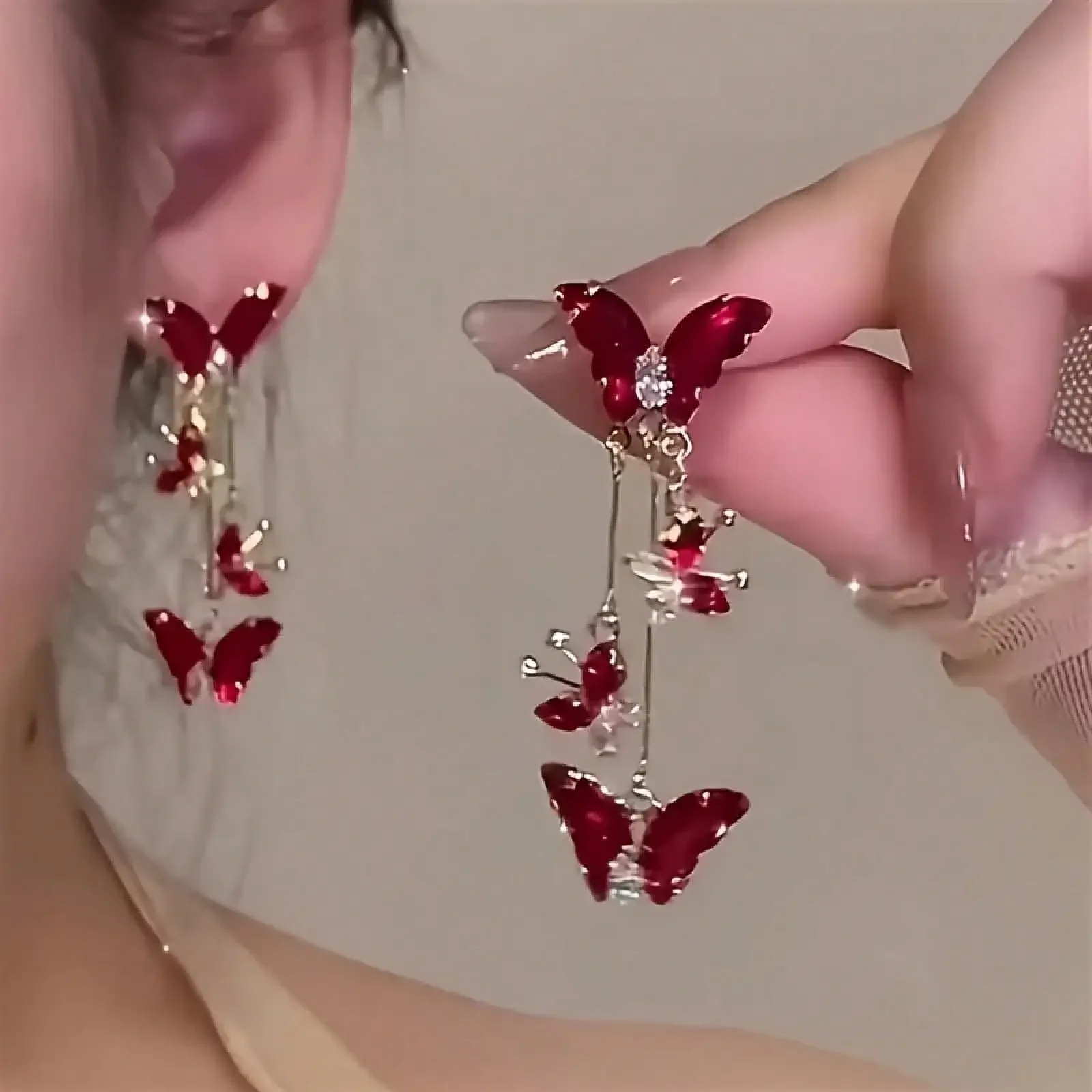 Pendientes colgantes elegantes y sexys con borlas de mariposa roja y gemas sintéticas brillantes para ocasiones cotidianas y fiestas de boda