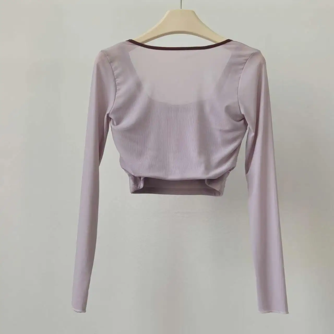Langärmeliges Yoga-Sport-T-Shirt mit Brustpolstern, schlankmachendes Pilates-Trainings-Fitness-Outfit, kontrastierendes, zweiteiliges Set für Damen – Detail 4