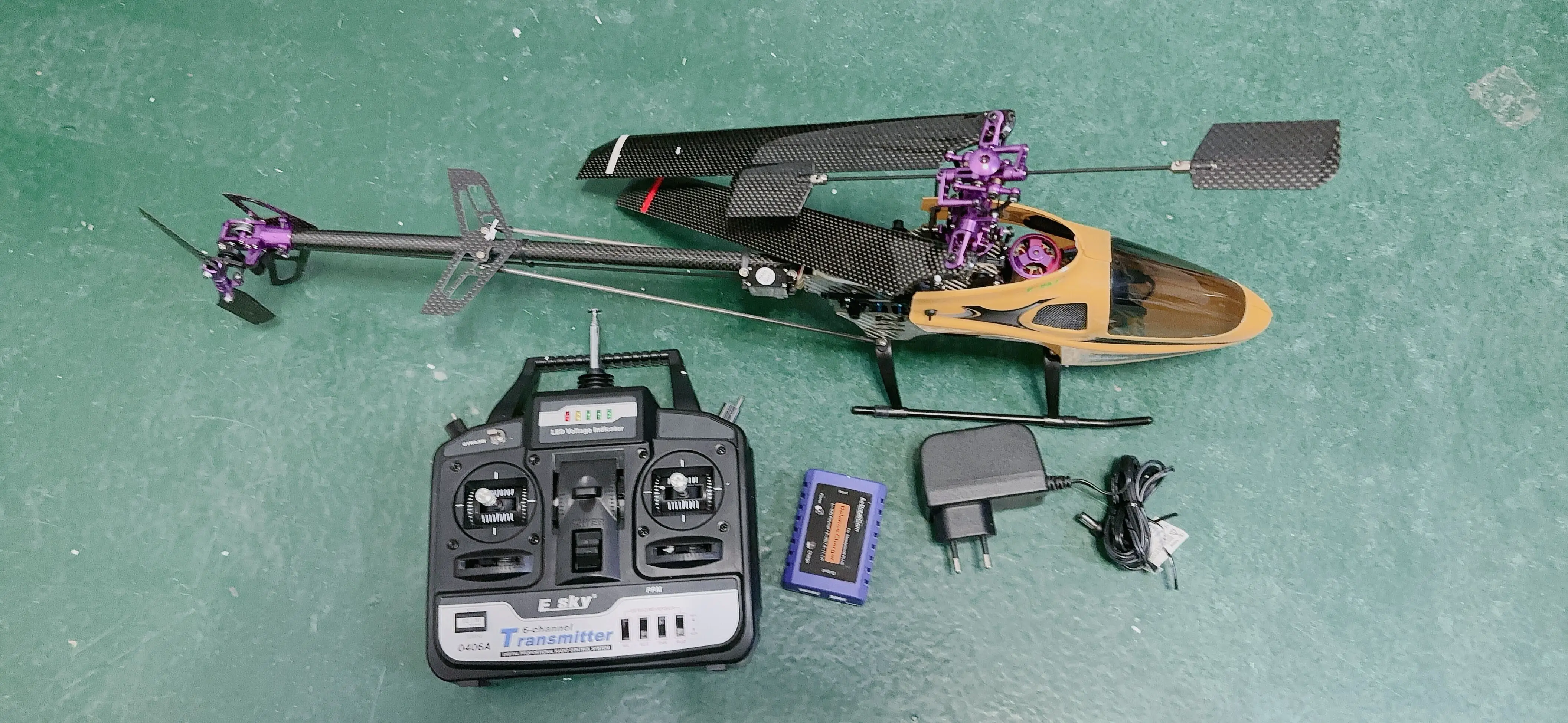 

ESKY Belt CP Carbon Edition RC Helicopter EK1H-E015 w/0406A 72MHZ 6ch Remote Control Transmitter/motor/ESC/RX/GYRO charger RTF