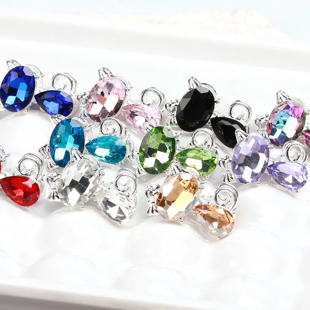 

6pcs 1.55x2.6cm Random Color Mix Embed Rhineston Double Sided Cat Shape Colorful Crystal Beads Creative Pen For Jewelry Making