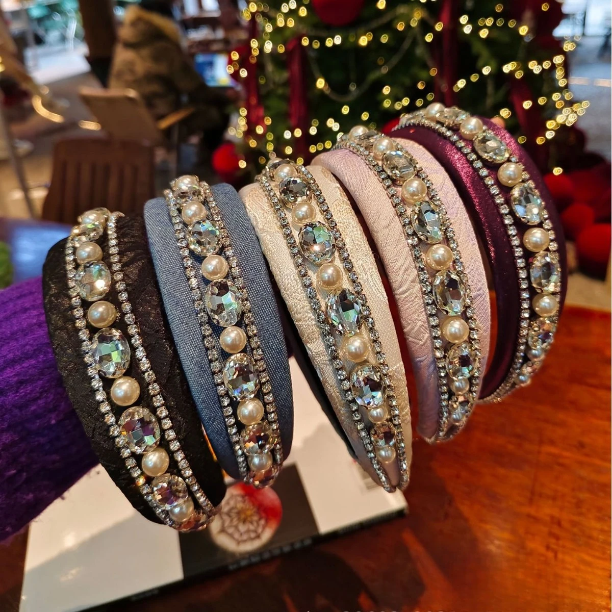 

Korean Style Exquisite Pearl Sparkling Diamond Embroidered Jacquard Headband Luxurious Hair Accessory