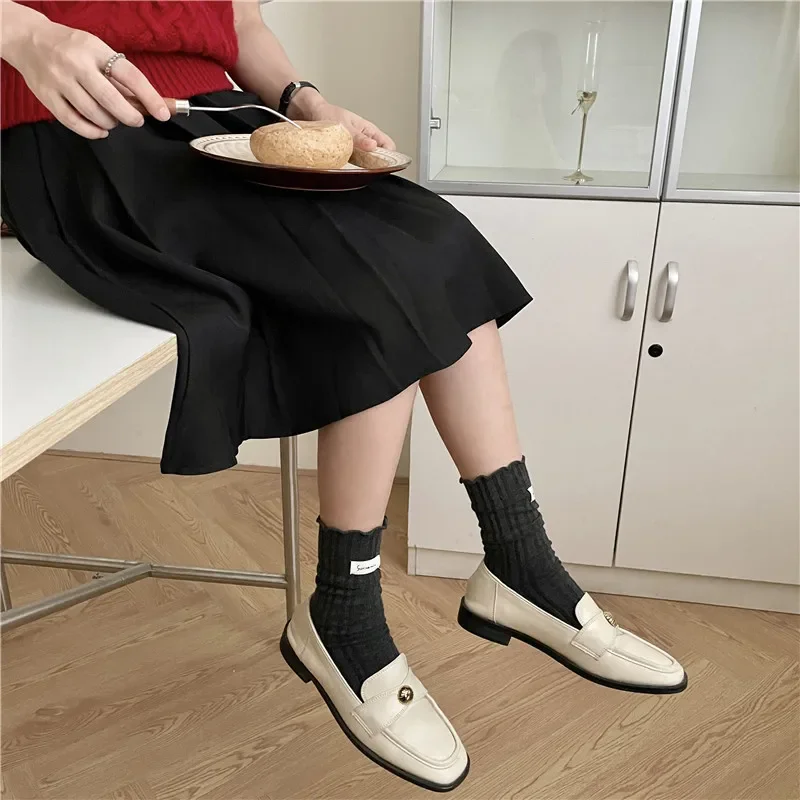 Rüschen Socken Frauen Koreanische Mode Einfarbig Baumwolle Lose Lange Socken Lolita Süße Mädchen Japanischen Kawaii Nette Mittleren Rohr Socken