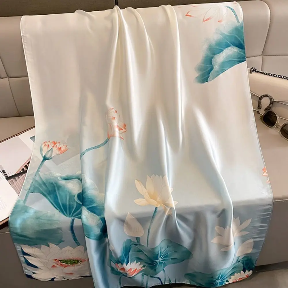 وشاح حريري مطبوع عليه لوتس أنيق للحماية من الشمس شال ناعم خفيف الوزن على الشاطئ للسيدات