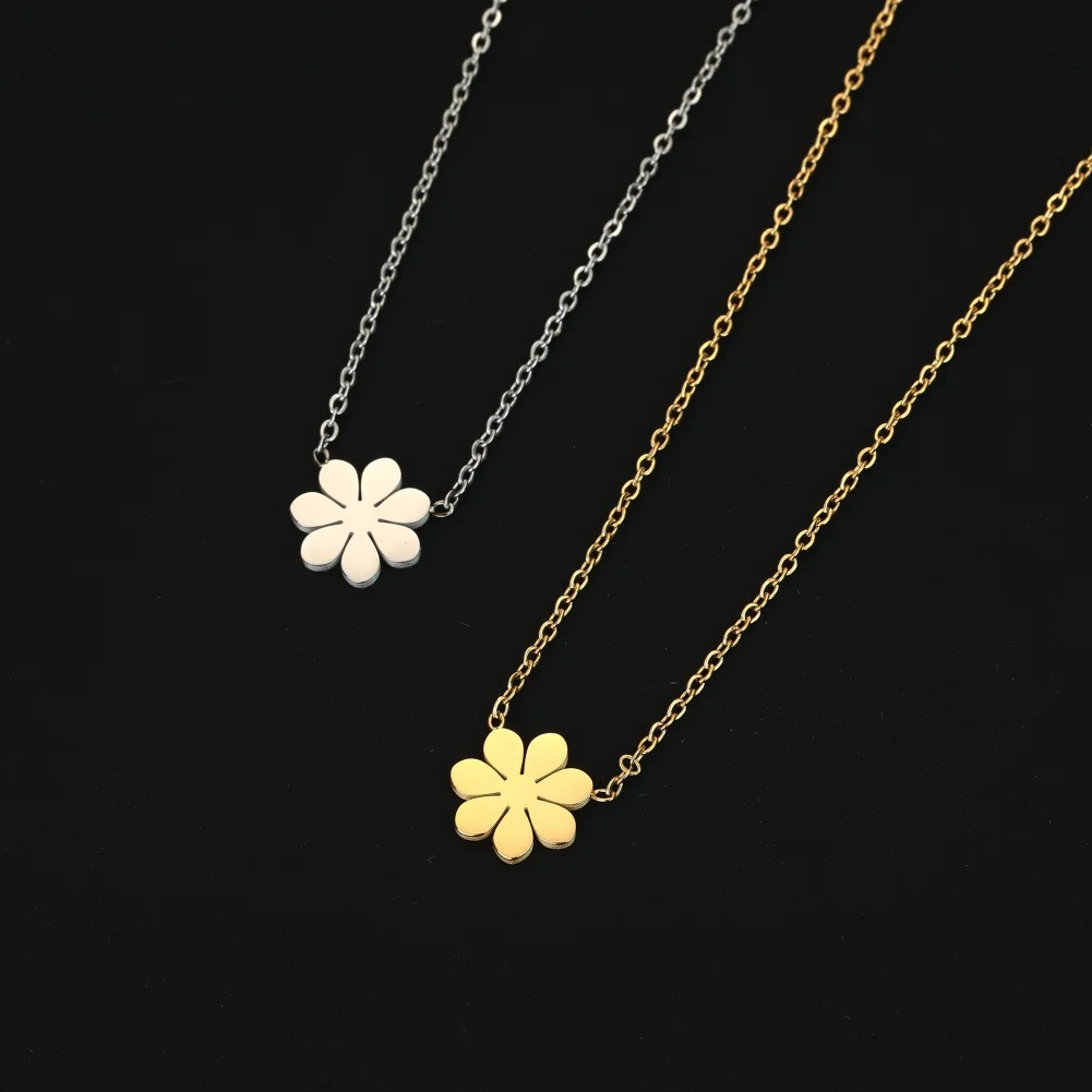 Amaxer Collana con ciondolo a forma di fiore a forma di trifoglio a quattro foglie e margherita per le donne Accessori per regali di gioielli romantici alla moda