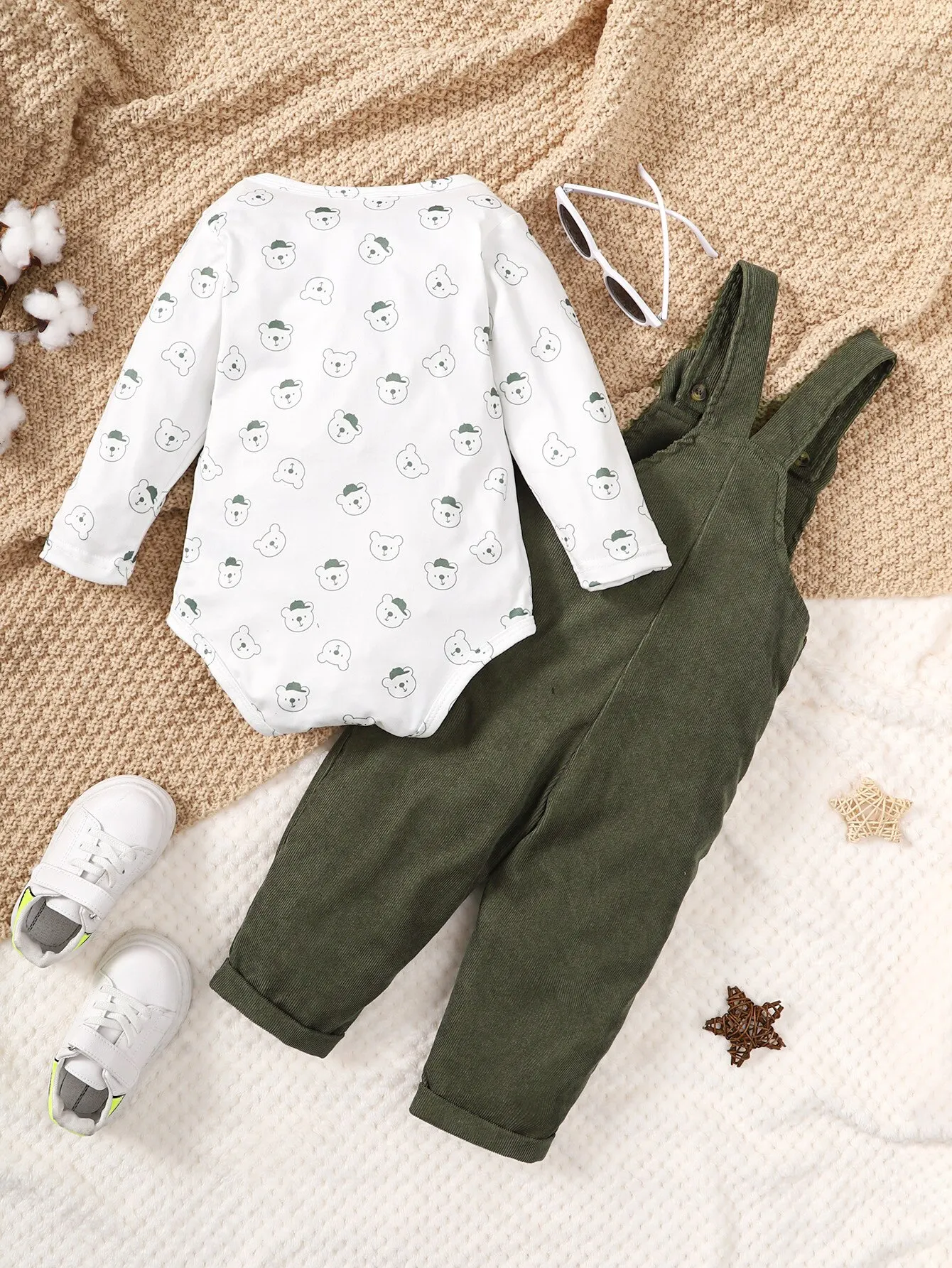 3-24 Months Baby Boy Cute Little Bear Printed Clothing Set White Long Sleeved Top+Green Strap Pants Autumn Set for Toddler Girl