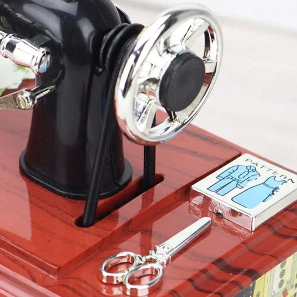 

Simulation Dollhouse Sewing Machine Vintage Hand-Crank Sewing Machine Model Furniture Mini Music Box Dollhouses Miniatures