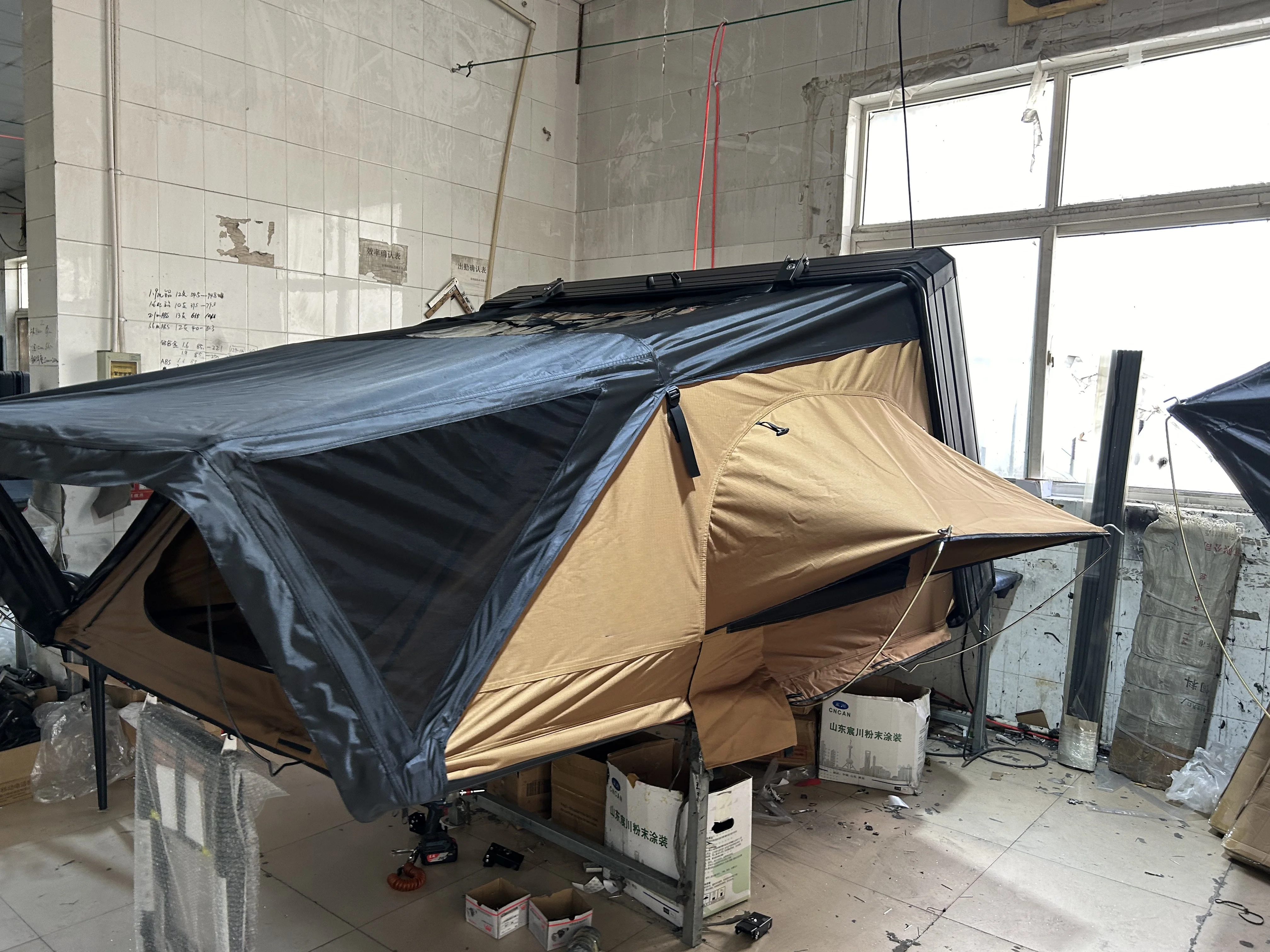 Rooftop Tents Hard Shell Aluminum Triangle Car Camping Tent Pop-up with Ladder
