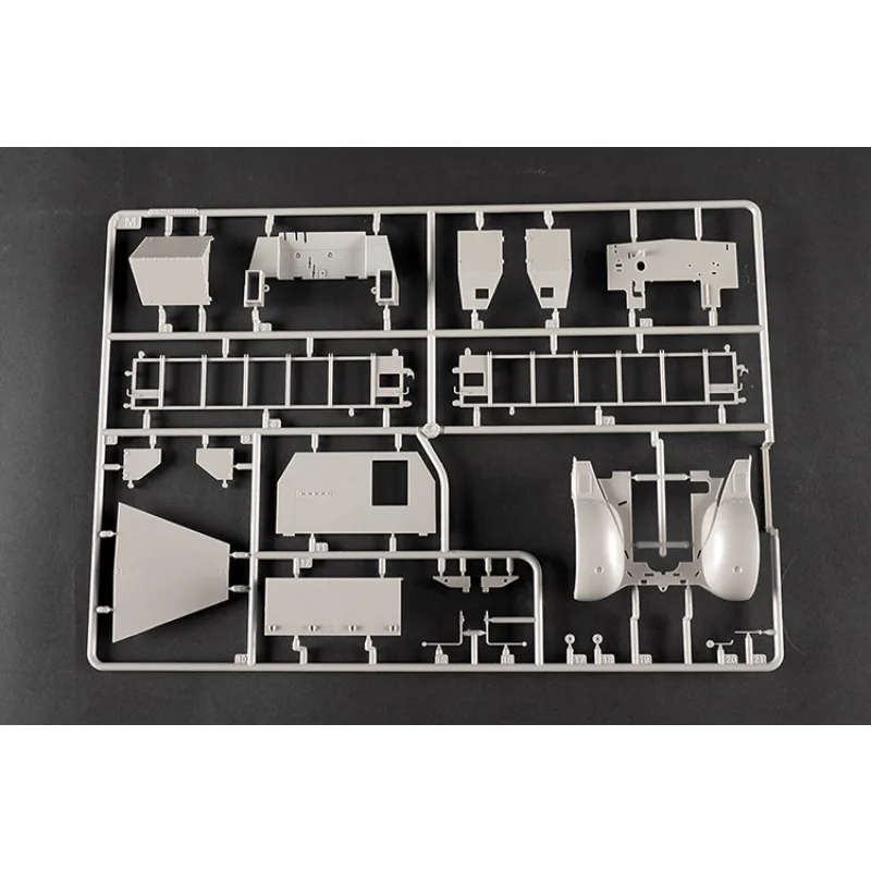 Kit de modelo montado em plástico trompetista 09577 Schwerer Zugkraftwagen 18 t com aba de 8,8 cm 1/35